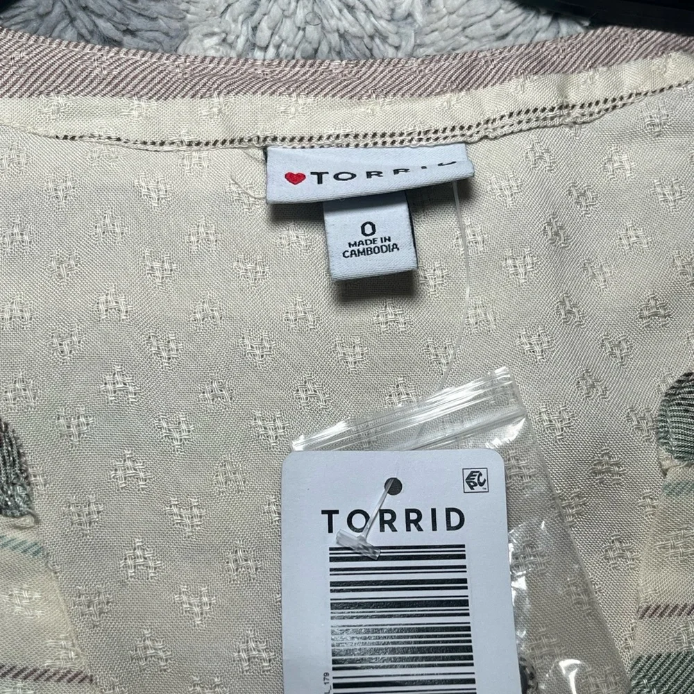 Torrid Harper 3/4 Sleeve Pullover Blouse - Picture 10 of 12